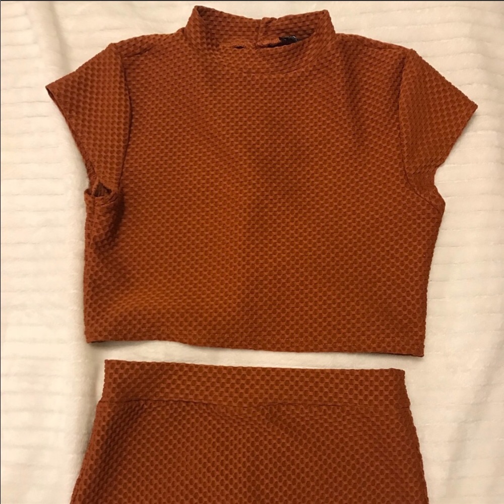 Cute two piece shirt and pencil skirt